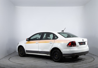 Подержанный автомобиль Volkswagen Polo Sedan 2017 года (7 фото)