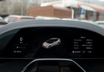 Подержанный автомобиль Zeekr 001 2024 года (9 фото)