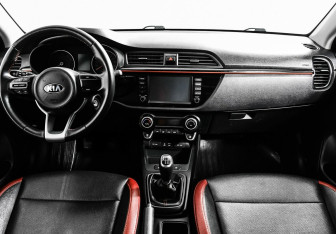 Подержанный автомобиль Kia Rio Hatchback 2020 года (10 фото)