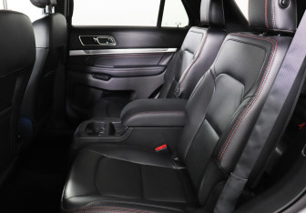 Подержанный автомобиль Ford Explorer 2019 года (14 фото)