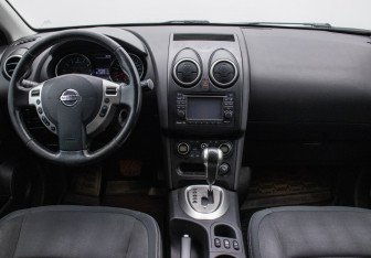 Подержанный автомобиль Nissan Qashqai 2010 года (13 фото)