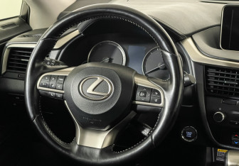 Подержанный автомобиль Lexus RX 2018 года (14 фото)