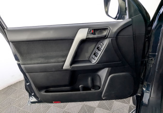 Подержанный автомобиль Toyota Land Cruiser Prado 2018 года (19 фото)