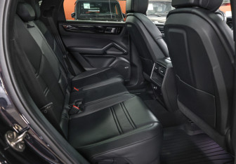 Подержанный автомобиль Porsche Cayenne 2020 года (12 фото)