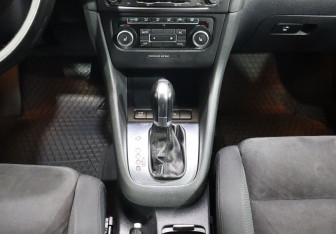 Подержанный автомобиль Volkswagen Golf Hatchback 2012 года (18 фото)