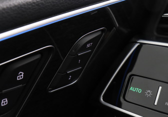 Подержанный автомобиль Audi Q8 2022 года (17 фото)