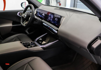 Подержанный автомобиль BMW X3 2025 года (26 фото)