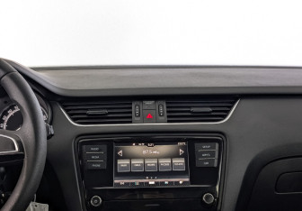 Подержанный автомобиль Skoda Octavia Liftback 2019 года (17 фото)