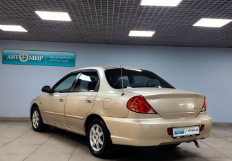 Подержанный автомобиль Kia Spectra Sedan 2007 года (7 фото)