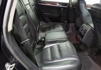 Подержанный автомобиль Volkswagen Touareg 2011 года (10 фото)