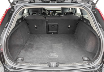 Подержанный автомобиль Volvo V60 2020 года (10 фото)