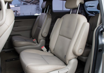 Подержанный автомобиль Kia Carnival 2020 года (12 фото)