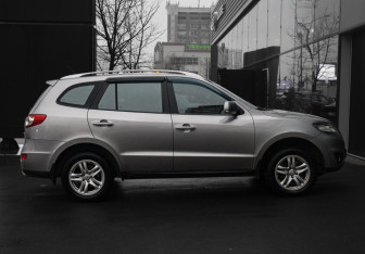 Подержанный автомобиль Hyundai Santa Fe 2010 года (4 фото)
