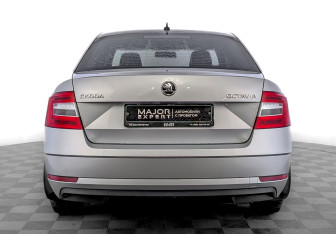 Подержанный автомобиль Skoda Octavia Liftback 2019 года (6 фото)