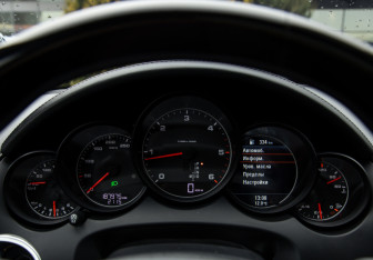 Подержанный автомобиль Porsche Cayenne 2013 года (9 фото)