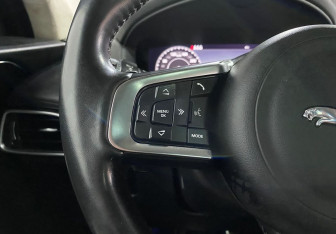 Подержанный автомобиль Jaguar F-Pace 2019 года (15 фото)