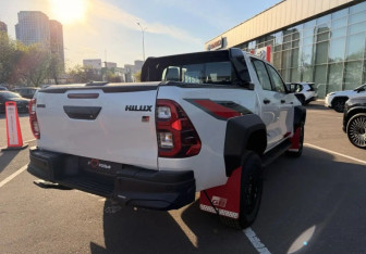 Новый Toyota Hilux 2025 (4 фото)