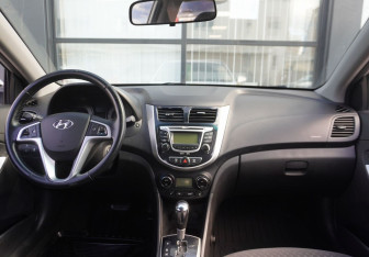 Подержанный автомобиль Hyundai Solaris Hatchback 2011 года (12 фото)