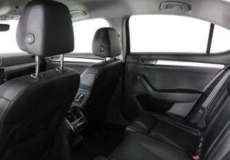 Подержанный автомобиль Skoda Superb Liftback 2018 года (12 фото)