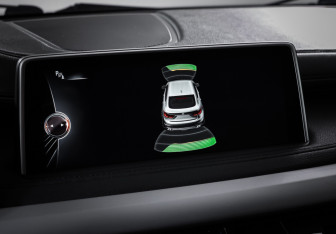 Подержанный автомобиль BMW X6 2015 года (18 фото)