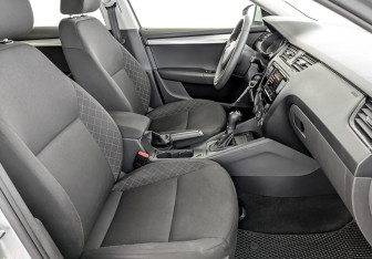 Подержанный автомобиль Skoda Octavia Liftback 2019 года (23 фото)