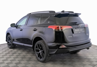 Подержанный автомобиль Toyota RAV4 2018 года (7 фото)