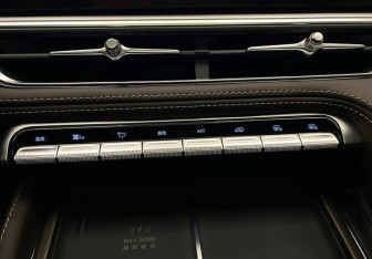 Подержанный автомобиль Geely Monjaro 2025 года (19 фото)