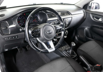 Подержанный автомобиль Kia Rio Sedan 2018 года (9 фото)