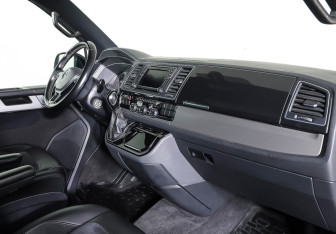 Подержанный автомобиль Volkswagen Multivan 2016 года (10 фото)