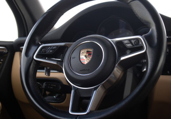 Подержанный автомобиль Porsche Macan 2016 года (15 фото)