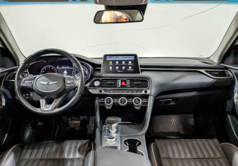 Подержанный автомобиль Genesis G70 2019 года (14 фото)