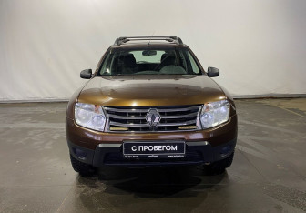 Подержанный автомобиль Renault Duster 2014 года (2 фото)