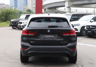 Подержанный автомобиль BMW X1 2020 года (6 фото)