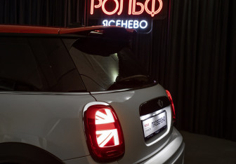 Подержанный автомобиль MINI Hatch 2016 года (29 фото)