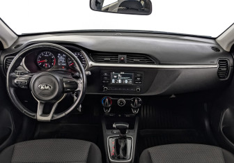 Подержанный автомобиль Kia Rio Hatchback 2021 года (13 фото)