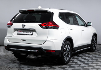 Подержанный автомобиль Nissan Rogue 2016 года (5 фото)