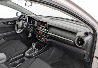 Подержанный автомобиль Kia Cerato Sedan 2019 года (11 фото)