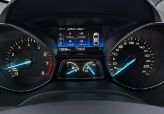 Подержанный автомобиль Ford Kuga 2017 года (16 фото)