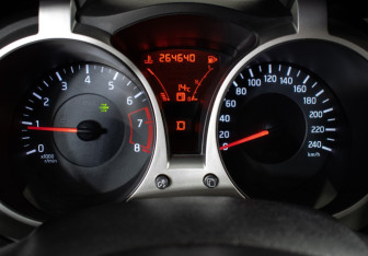 Подержанный автомобиль Nissan Juke 2011 года (13 фото)