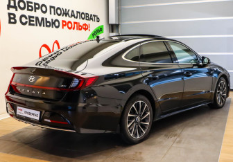 Подержанный автомобиль Hyundai Sonata 2021 года (4 фото)