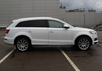 Подержанный автомобиль Audi Q7 2014 года (4 фото)