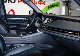 Подержанный автомобиль Changan CS95 2023 года (31 фото)