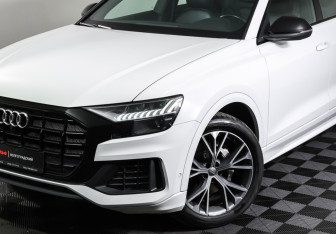 Подержанный автомобиль Audi Q8 2019 года (26 фото)