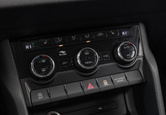 Подержанный автомобиль Skoda Karoq 2020 года (15 фото)