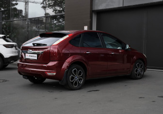 Подержанный автомобиль Ford Focus Hatchback 2008 года (5 фото)