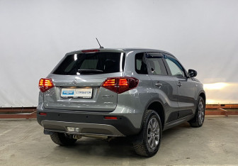 Подержанный автомобиль Suzuki Vitara 2019 года (8 фото)