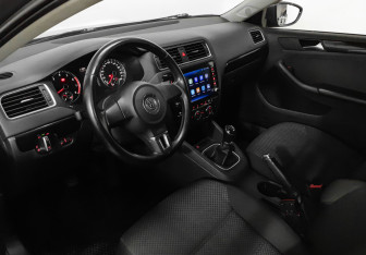 Подержанный автомобиль Volkswagen Jetta Sedan 2013 года (7 фото)