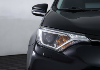 Подержанный автомобиль Toyota RAV4 2017 года (7 фото)