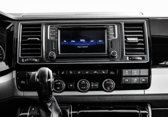 Подержанный автомобиль Volkswagen Multivan 2016 года (17 фото)