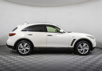 Подержанный автомобиль Infiniti FX 2013 года (4 фото)